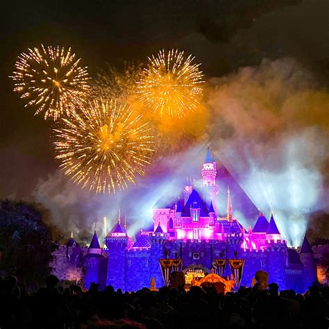 Disneyland Fireworks 2022 Guide Disneyland Fireworks, Disneyland Secrets, Disneyland Hotel ...