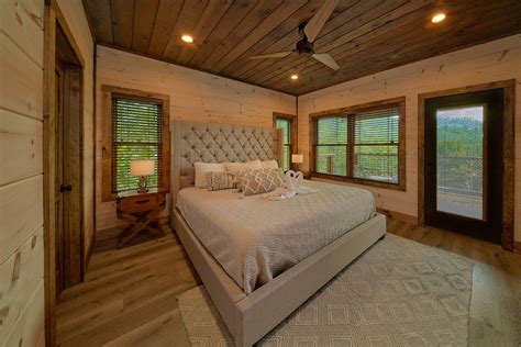 "Gatlinburg Views" 4 Bedroom Cabin Near Pigeon Forge with Game Room