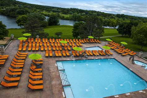 Grand Geneva Resort & Spa, find the best golf getaway in Wisconsin