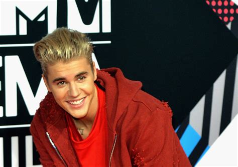 Not Sorry! Justin Bieber Walks Out of Bizarre Interview | ExtraTV.com