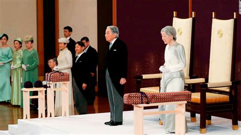 Emperor Akihito becomes first Japanese monarch to abdicate in 200 years ...