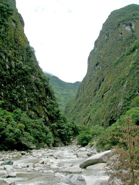 Urubamba River Gorge Peru [1944 x 2592] [OC] | River, Peru, Beautiful ...