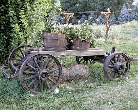 14 Rustic Garden Wagon Ideas For A Country Garden