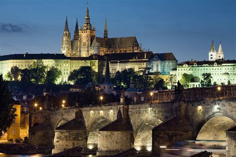 File:Night view of the Castle and Charles Bridge, Prague - 8034.jpg