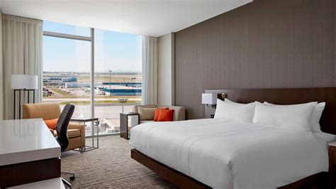 Calgary International Airport Hotel | Calgary Airport Marriott In ...