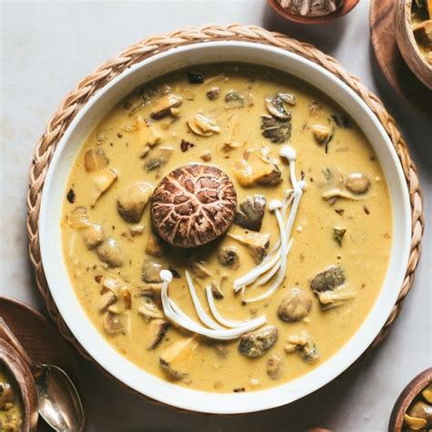 Quick Vegan Mushroom Curry with Coconut Milk (Kodava Kumme Curry) - The Storied Recipe