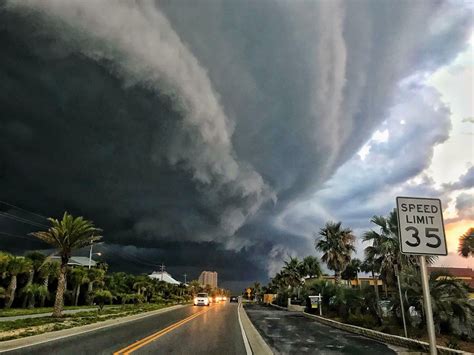 Storm rolling onto Pensacola Beach today. : r/pics