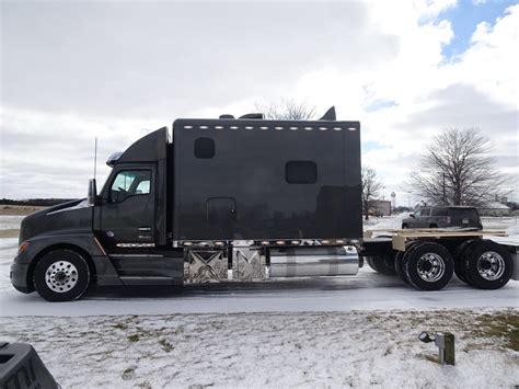 Custom Semi Truck Sleeper Interior | Brokeasshome.com