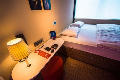 CitizenM Tower Of London Review: A Hotel For Modern Travelers