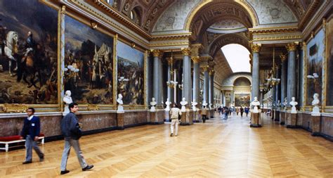 Around The World: Luwr (Louvre)