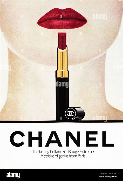 1980 revista de moda publicidad publicidad pintalabios por Chanel, anuncio circa 1983 Fotografía ...