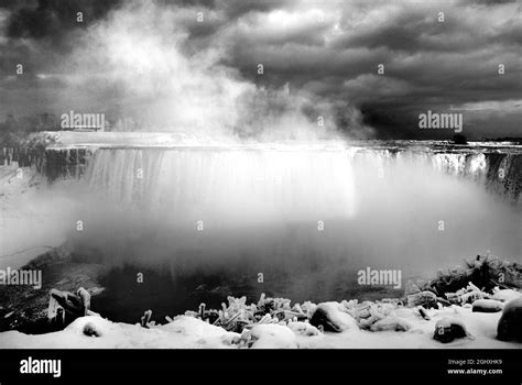 Niagara Falls in winter Stock Photo - Alamy