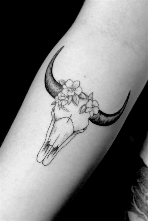 Longhorn Skull With Flowers Tattoo - inlemoistyi