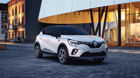 Renault Captur E-Tech Hybrid: prezzo, caratteristiche e recensione