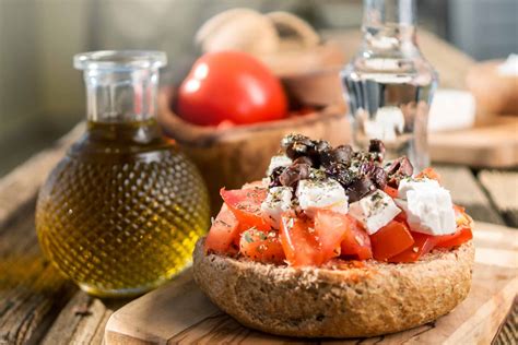 Traditional Cretan Ntakos / Dakos recipe (Rusks with tomatoes and feta ...