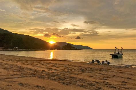 10 Reasons to Visit Batu Ferringhi Beach in Penang