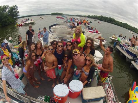 Have you seen Milwaukee's "party pontoon?" - OnMilwaukee