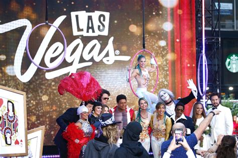 Hoda Kotb, Jenna Bush Hager and More Serve Vegas Glamour for Halloween – Footwear News