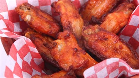 Wacky Wings restaurant may open at Port Arthur Prosvita | CBC News