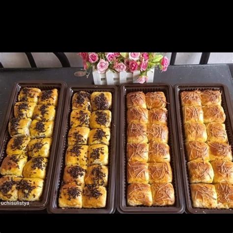 Jual Kue Bolen / Molen Pisang Coklat Keju Tx00If | Shopee Indonesia