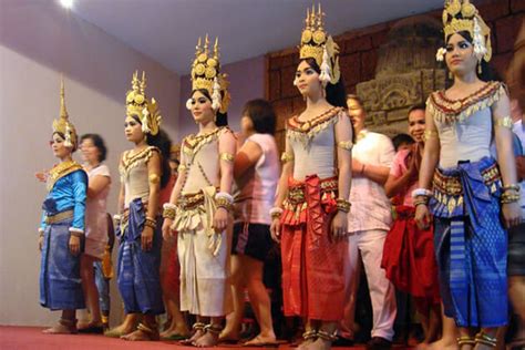 Sampot - The Cambodian Traditional Dress | History & Uniqueness