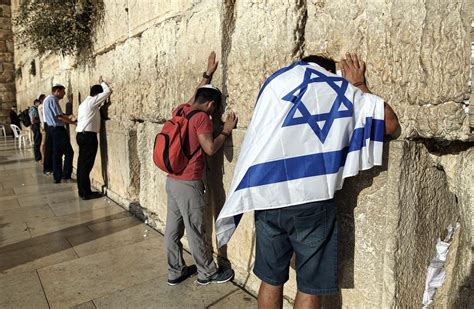 Israel freezes plan for mixed-sex Jewish prayer site at Western Wall | Middle East Eye