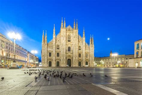 Duomo of Milan at Night in Milan, Milano, Italy Editorial Photography - Image of piazza, duomo ...