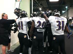 Ed Reed huddles the DBs before the game. #Ravens #SNF http://www ...