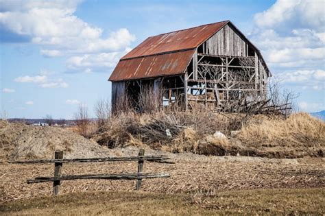 Premium Photo | Old abandoned barn