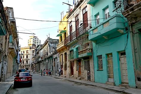 PHOTO: Homes in Old Havana, Cuba Await Restoration