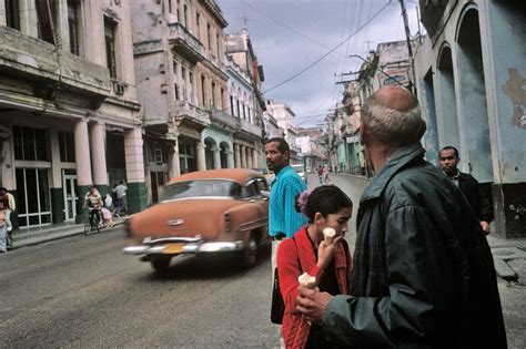 Alex Webb, CUBA. Havana. 2004. Central Havana. | Fotoideen, Fotos