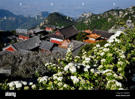 Bixia temple hi-res stock photography and images - Alamy