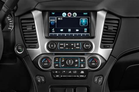 2018 Chevrolet Suburban Pictures: Dashboard | U.S. News