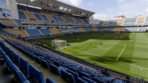 CÁDIZ - Estadio Nuevo Mirandilla (25,033) | SkyscraperCity Forum