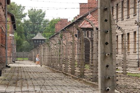 concentration camp, poland, blackboard, stop, headstand, halt, auschwitz | Pikist