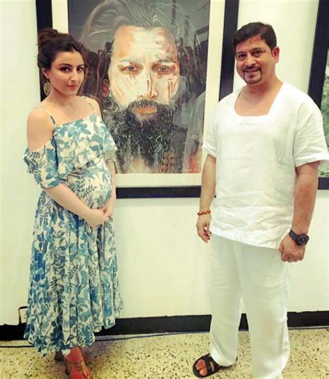 soha ali khan at an art exhibition | Soha Ali Khan flaunts her baby bump