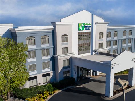 Hotel On I-24 South Of Nashville, TN | Holiday Inn Express® Murfreesboro Central