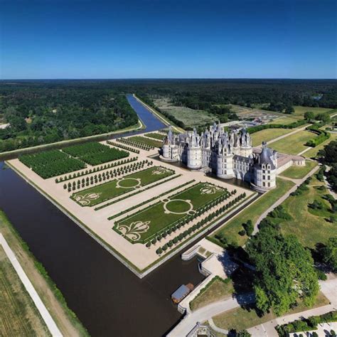 Vue aérienne de Chambord – Noblesse & Royautés