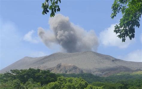 Mount Yasur | | Alluring World