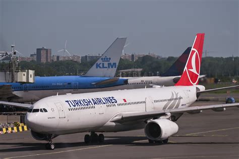 Turkish Airlines to employ thousands more pilots, cabin crew in 2023 | Daily Sabah