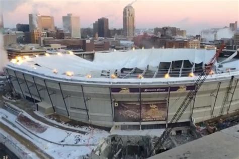 Metrodome demolition halted after beam drops too early - Minneapolis / St. Paul Business Journal