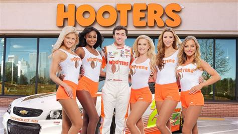 Hooters rewards fans when Chase Elliott scores a top 5 | NASCAR.com