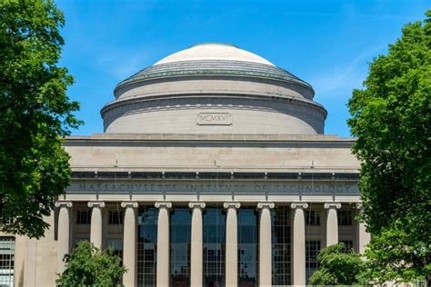 10 MIT Notable Alumni: Who Are They and What Did They Achieve? | IvyWise