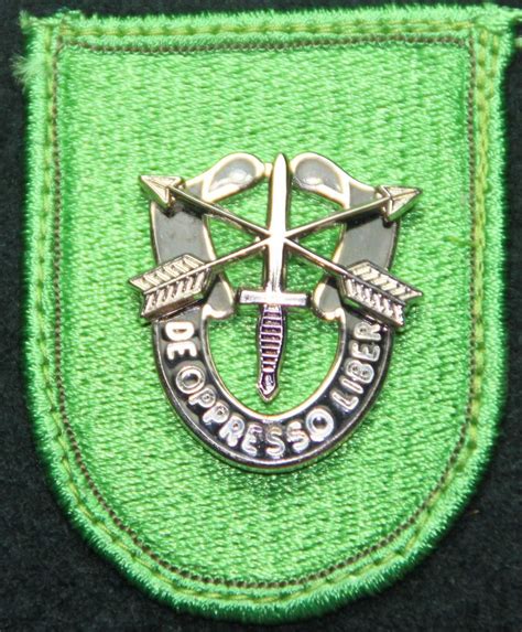 Pin on Subtle World ARMY- NAVY- USAF -beret badge Special Forces commando AIRBORNE