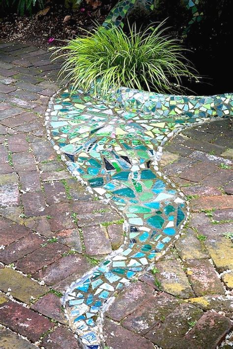 Best DIY Garden Mosaics Projects | Unique gardens, Mosaic garden ...