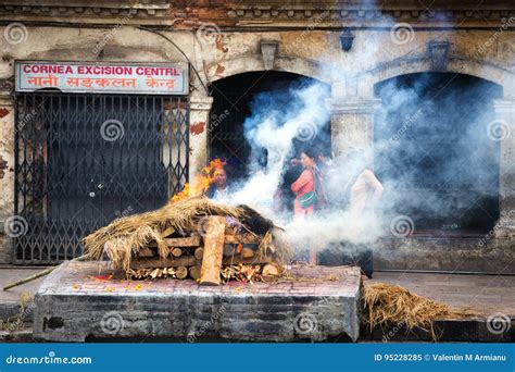 Cremation Ceremony at Pashupatinath Temple Editorial Image - Image of funeral, asia: 95228285