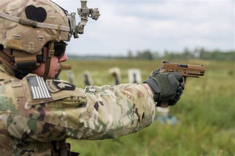 U.S. Soldiers conducts pistol marksmanship training with newest M17 in ...