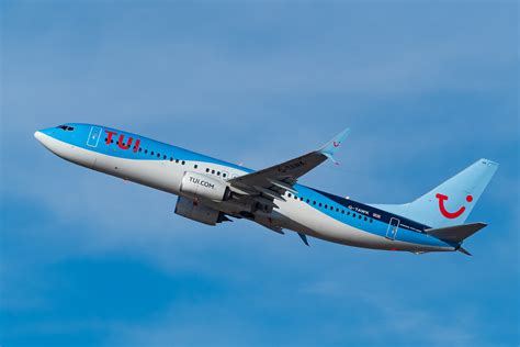 TUI Boeing 737-800 at Tenerife and Dublin on Jan 17th 2020, suspected blown tyre | AeroInside