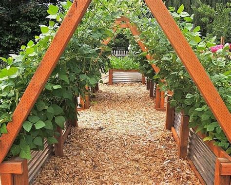 15 Beautiful and Practical Raised Bed Garden Designs | Vertical garden ...