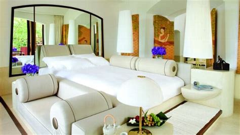 World's Largest Hotel Beds - ABC News